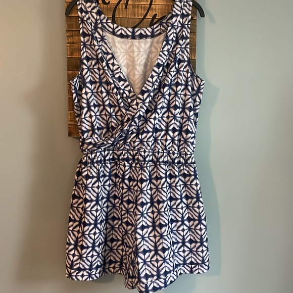 Athleta recycled poly jumpsuit romper 💙🤍 - Picture 3 of 5